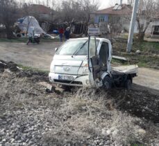 Konya’da katener bakım otosu ile kamyonet hemzemin geçitte çarpıştı: 1 yaralı