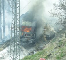 Konya'da saman yüklü tır yandı