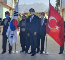 Kore Cumhuriyeti Ankara Büyükelçiği, Muharip Gaziler Derneği İskenderun Temsilciliğine Kore bayrağı takdim etti