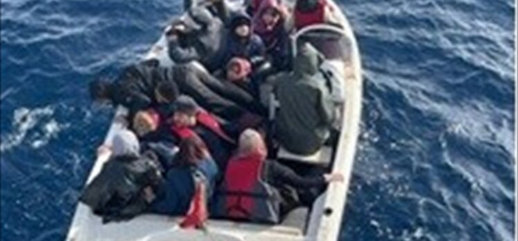 Mersin açıklarında 21 düzensiz göçmen yakalandı