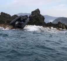 Mersin'de kayalıklara çarparak batan teknedeki 13 düzensiz göçmen yaralı kurtarıldı