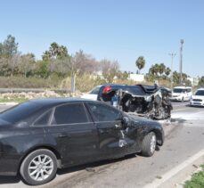 Mersin'de 3 kişinin yaralandığı trafik kazası güvenlik kamerasında