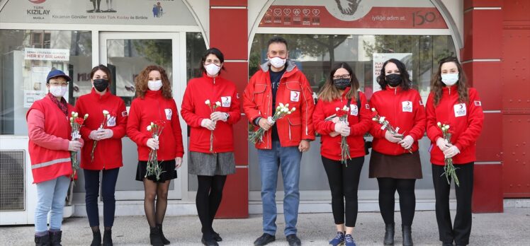 Muğla'da Türk Kızılay gönüllüleri huzurevi sakinlerine moral konseri verdi