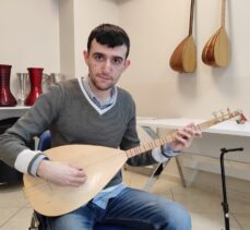 Otizmli Murat, 10 enstrümanı profesyonel düzeyde çalabiliyor