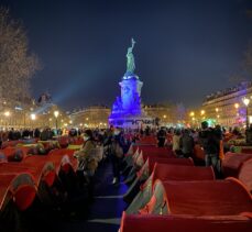 Paris'in ortasında düzensiz göçmenler hükümete tepkilerini göstermek için kamp kurdu