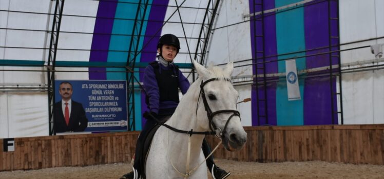 Serebral palsi hastası Canan, “para at terbiyesi” yarışmasında başarı için mücadele verecek