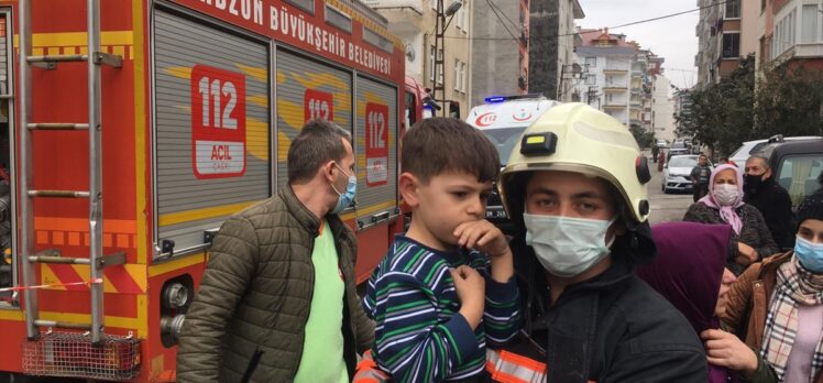 Trabzon'da bir evde çıkan yangında alzaymır hastası yaralandı, mahsur kalan 4 kişi kurtarıldı