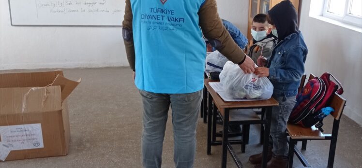 Türkiye Diyanet Vakfından köy okullarındaki öğrencilere giyim desteği