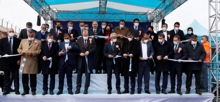 Ulaştırma ve Altyapı Bakanı Karaismailoğlu, Şanlıurfa'da köprülü kavşak açılışında konuştu: