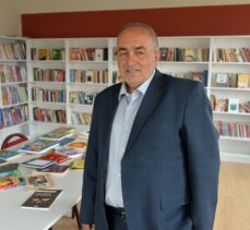 Uşak'ta sosyal medyadan çağrı yapan köy muhtarı 5 bin kitaplık kütüphane kurdu