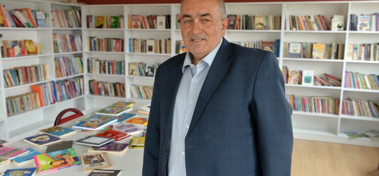 Uşak'ta sosyal medyadan çağrı yapan köy muhtarı 5 bin kitaplık kütüphane kurdu