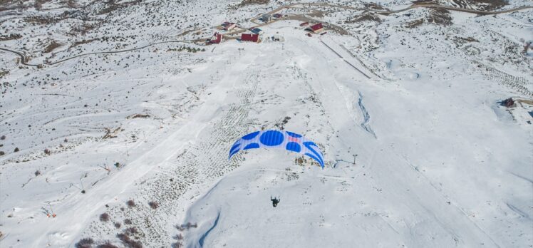 Yıldız Dağı, yamaç paraşütçülerine ev sahipliği yaptı