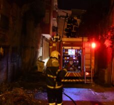 Adana'da terk edilmiş binada yangın çıktı