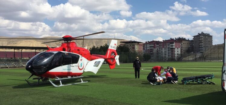 Ambulans helikopter kazada yaralanan sürücü için havalandı