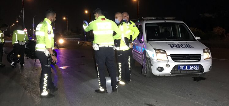 Antalya'da trafik polisleri kaza yaptı, 1 polis hafif yaralandı