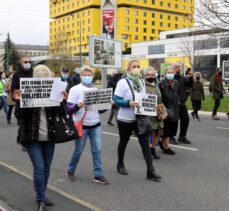 Bosna Hersek'te hükümetin salgınla mücadelesi protesto edildi