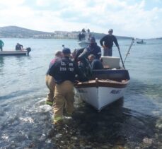 İzmir Valisi Köşger, Ege'de denize düşen eğitim uçağındaki 2 pilotun kurtarıldığını bildirdi