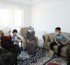 Emine Erdoğan Suriyeli bir aileyi ziyaret etti