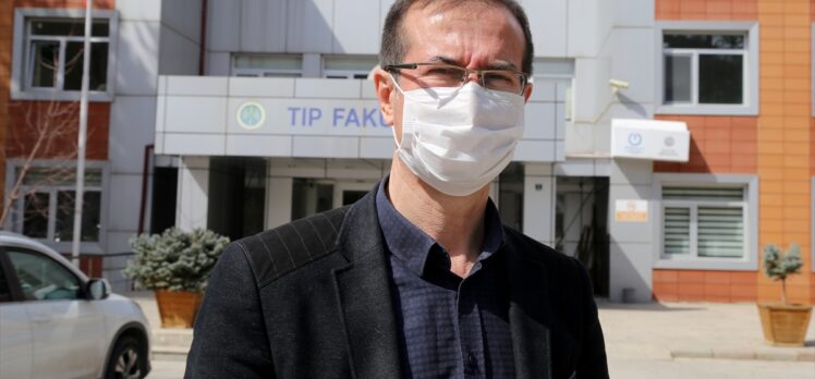 Enfeksiyon uzmanı Prof. Dr. Özden, salgının yayılımını engellemek için toplu iftarlardan kaçınılması gerektiğini söyledi
