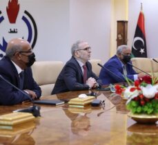 Fransız Total şirketi CEO'su Pouyanné, Libya Petrol Kurumu ile başkent Trablus'ta işbirliği konularını görüştü