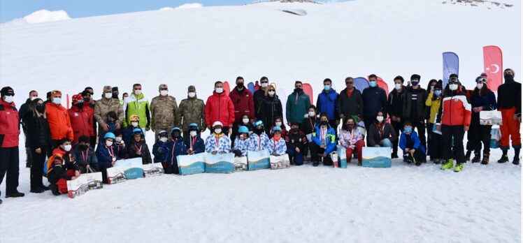Hakkari'de 2 yılda 22 bin kişiye kayak eğitimi verildi