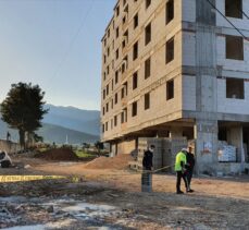 Hatay'da inşaat halindeki binanın 6. katından düşen Suriye uyruklu işçi öldü