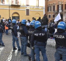 İtalya'da küçük işletme sahipleri, Kovid-19 tedbirlerini protesto etti