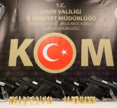 İzmir'de bir kamyonette 60 tabanca ele geçirildi, 4 şüpheli gözaltına alındı