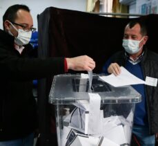 İzmir'deki Bulgaristan vatandaşları milletvekilliği seçimi için oy kullandı