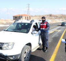 Jandarma, Erciyes Kayak Merkezi yolunda Kovid-19 denetimi yaptı