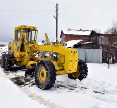 Karabük ve Düzce'de kardan kapanan 62 köy yolu açıldı