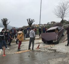 Karabük'te alkollü sürücünün kullandığı otomobil servis aracıyla çarpıştı: 5 yaralı