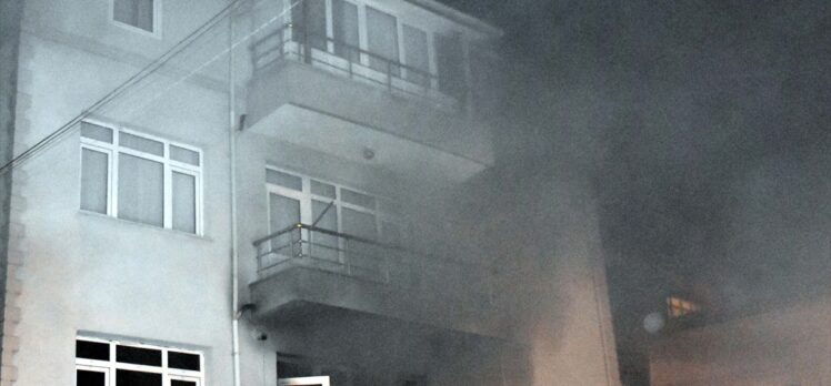 Kırıkkale'de eşini bıçakla öldürdüğü iddia edilen koca, evi ve aracını ateşe verdi