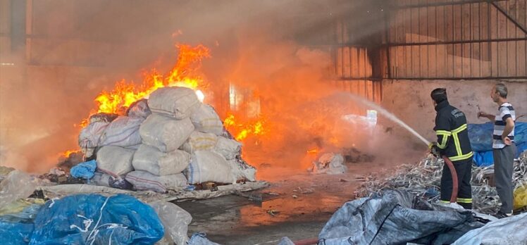 Kırklareli'nde geri dönüşüm tesisinde çıkan yangın söndürüldü
