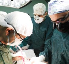 Kütahya'da bir hastanın kalbinin içindeki kitle organ durdurulmadan çıkarıldı