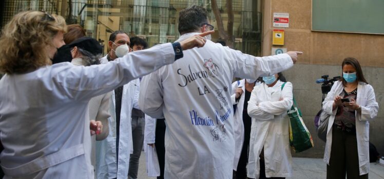 Madrid'de doktorlar son 1 yılda 15. kez eylem yaptı
