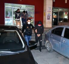 Manisa'da uyuşturucu ticareti yaptıkları iddia edilen 3 kişi tutuklandı