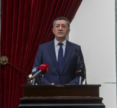 Milli Eğitim Bakanı Selçuk, 23 Nisan Ulusal Egemenlik ve Çocuk Bayramı dolayısıyla Anıtkabir'i ziyaret etti