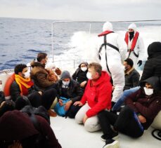 Muğla açıklarında Türk kara sularına itilen 15 düzensiz göçmen kurtarıldı
