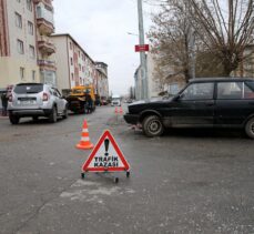 Sivas'ta iki otomobil çarpıştı: 5 yaralı