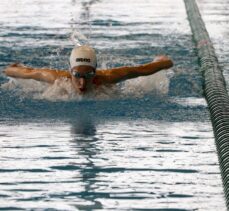 Su korkusunu yenmek için başladığı yüzmede dünya şampiyonluğunu hedefliyor