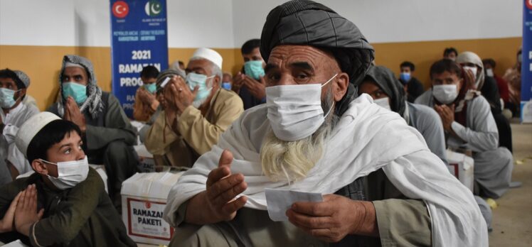 TDV Pakistan'da hayırseverlerin yardımıyla mazlumların yüzünü güldürdü