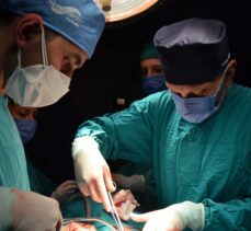 Trabzon'da Kovid-19 tedavisinin ardından soluk borusu darlığı yaşayan kadın ameliyatla sağlığına kavuştu