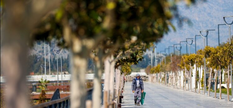 Turizm merkezleri Antalya ve Muğla'da sokağa çıkma kısıtlaması nedeniyle sessizlik hakim
