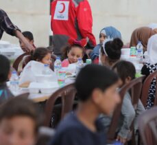 Türk Kızılaydan Suriyeli yetimlere iftar