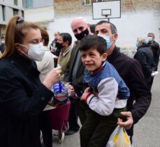 Türkiye Diyanet Vakfı, Arnavutluk'taki ihtiyaç sahiplerine ramazan yardımı dağıttı