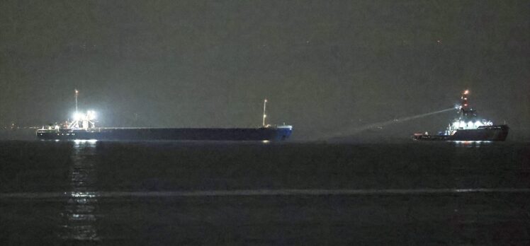 GÜNCELLEME – Yük gemisi İstanbul Boğazı'nda makine arızası yaptı