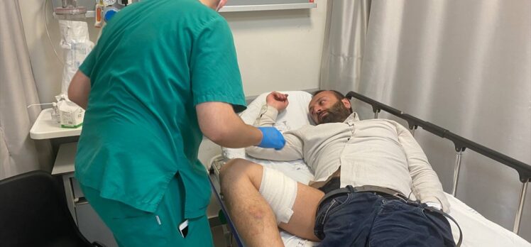 AA'nın Orta Doğu Editörü Turgut Alp Boyraz, TRT Haber'e canlı yayın sırasında bacağından iki plastik mermiyle yaralandı