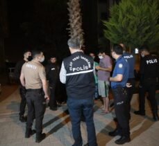 Adana'da apartman bahçesinde bıçaklanan iki kardeş hastaneye kaldırıldı
