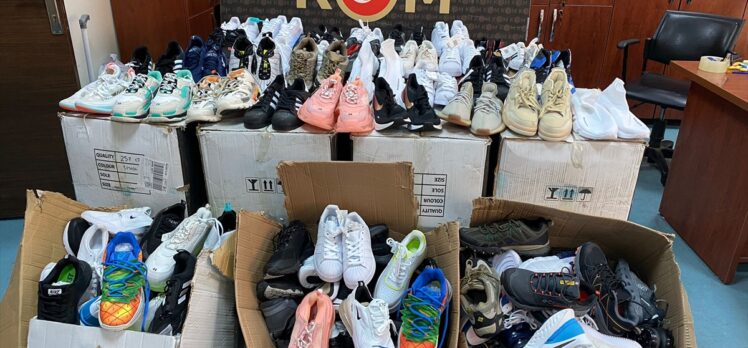 Adana'da gümrük kaçağı 237 çift ayakkabı ele geçirildi